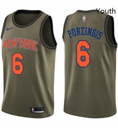 Youth Nike New York Knicks 6 Kristaps Porzingis Swingman Green Salute to Service NBA Jersey 